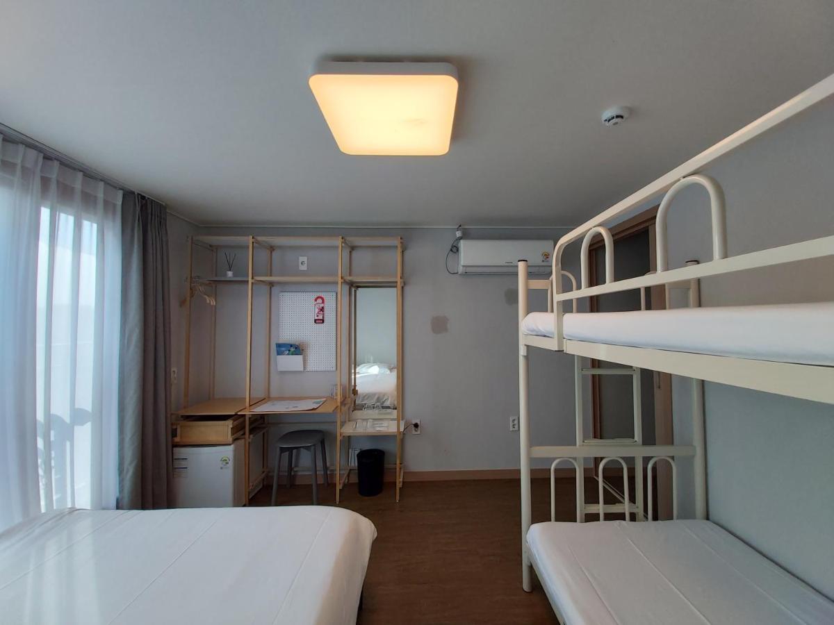 Bed Radio Dongmoon Hotel Jeju Bagian luar foto